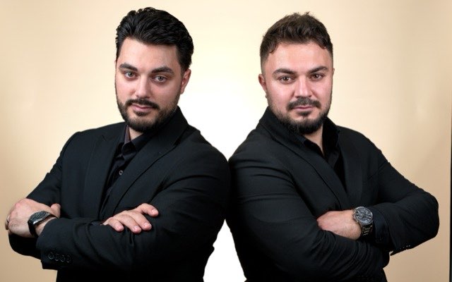 Mehmet Aksoy (links) und Rechtsanwalt Halil Aksoy (rechts) — AKSOY Rechtsanwaltsgesellschaft mbH in München